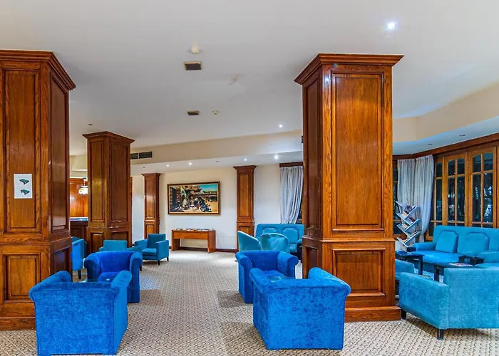 The Grand Hotel, Otel